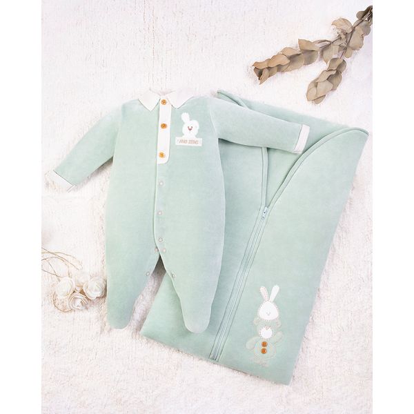 Saida-Maternidade-Menino-Plush-Bordada-Coelhinho-e-Urso-Verde-10001